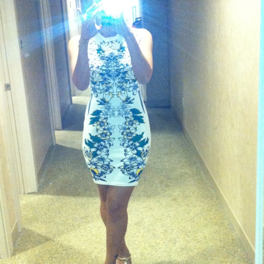 BCBGMaxAzria White Floral Mini Dress size Small